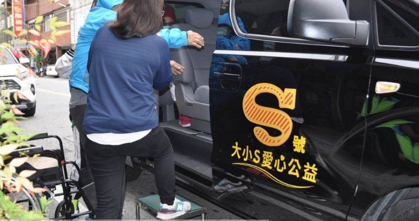 大S生前低調關注花蓮偏鄉醫療，曾於2021年捐助「大小S號」公益醫療車。（圖／翻攝自門諾公益臉書）