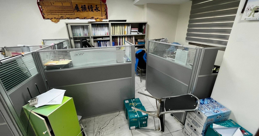 北市葬儀商業同業公會27日傳出遭人砸毀事故。（圖／民眾提供）