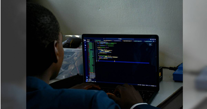 一名科技業工程師表示，自己出社會後過得相當輕鬆，更不解為何有人認為當學生較快樂。（示意圖／Unsplash）