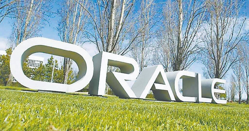 甲骨文董事長Larry Ellison表示，資料中心產能將在今年倍增。（圖／美聯社）