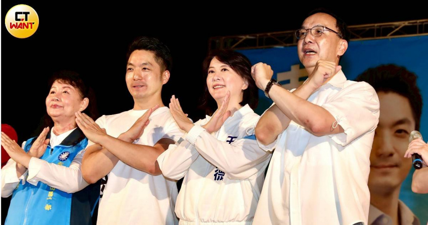 國民黨主席朱立倫、台北市長蔣萬安、媒體人趙少康，共同出席立委王鴻薇反惡罷松山區後援會成立大會。（圖／方萬民攝）