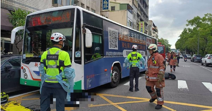新竹市東區學府路24日下午發生死亡車禍。（圖／翻攝畫面）