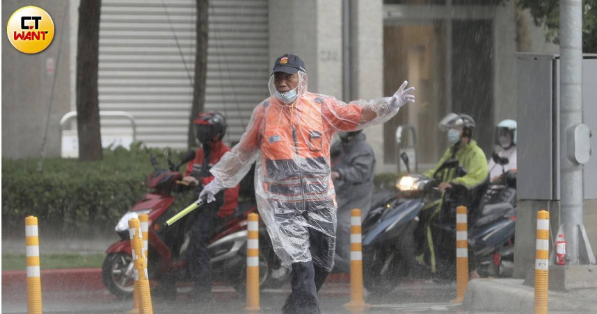 午後對流雲系發展旺盛，易有短延時強降雨。（示意圖／彭子桓攝）