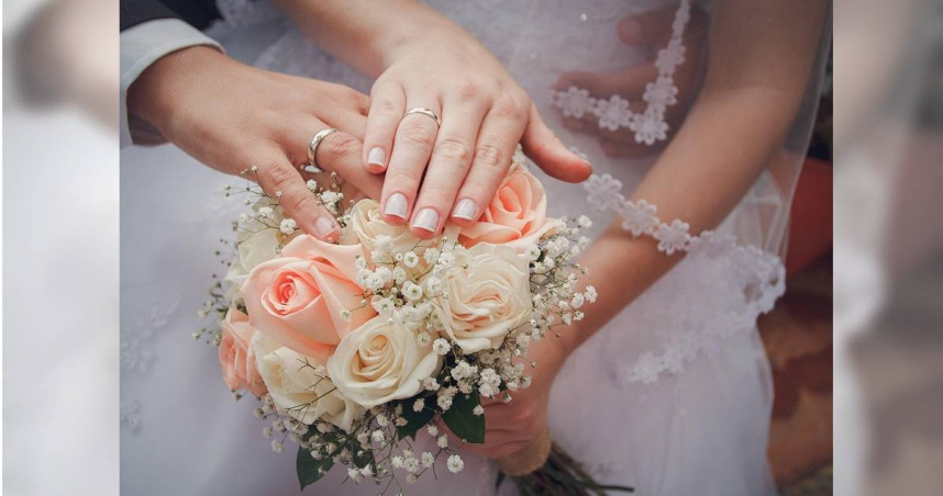 命理師分享容易晚婚的4種面相，包括額頭非常高、眼尾沒有皺紋、臉上毛髮稀疏等特徵皆是。（示意圖／Pixabay）