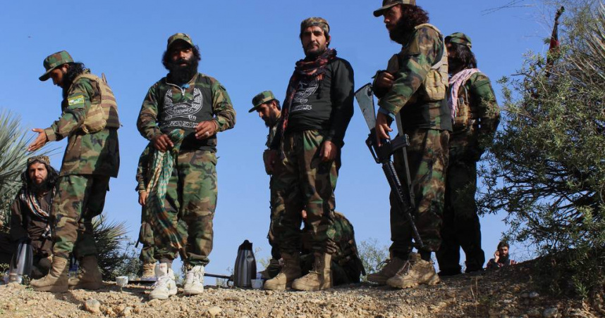 阿富汗士兵在阿富汗霍斯特省紮紮伊邁丹地區邊境執勤。（圖／達志／美聯社）