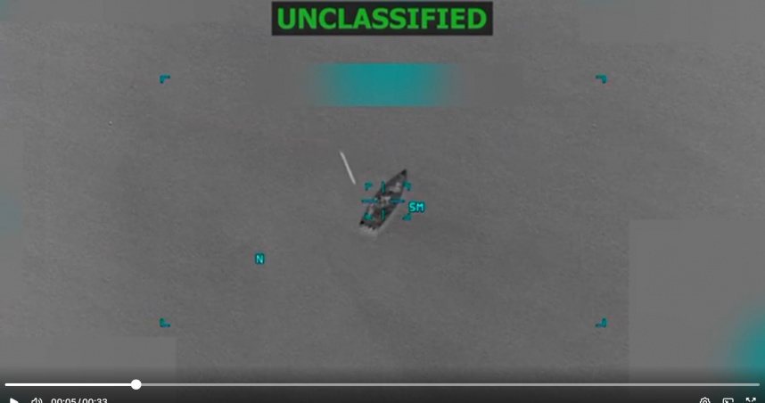 委內瑞拉毒梟船艦中彈前一刻。（圖／翻攝自truthsocial @realDonaldTrump）