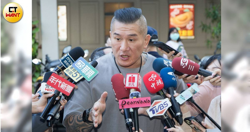 館長陳之漢15日下午現身刑事局準備接受偵訊，被問是否擔心吃雞鴨飯，他直言「這個羈押真的會破紀錄」。(圖／黃威彬攝)