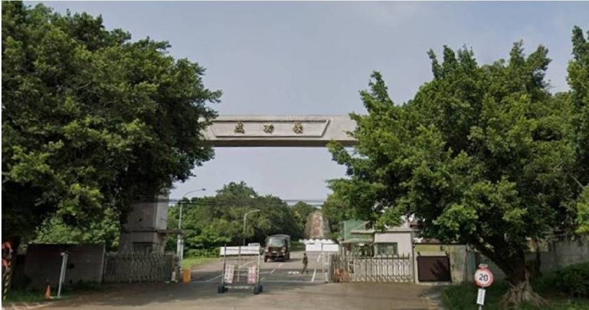 成功嶺步兵第302旅的中尉副連長，被發現於陸軍南部砲測中心營區內墜樓。（圖／翻攝自Google Maps）