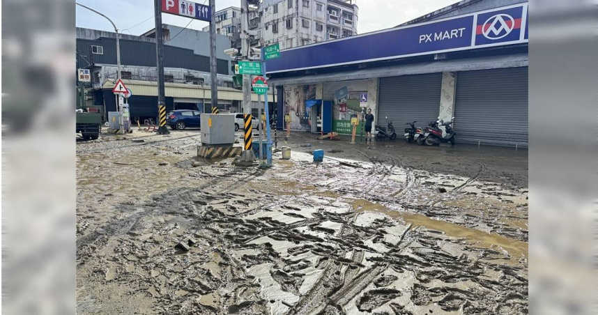 公路局表示，台2線、台2戊線及台9線等主要路段陸續完成清理，預估中午前可全面恢復通行。（圖／報系資料照）