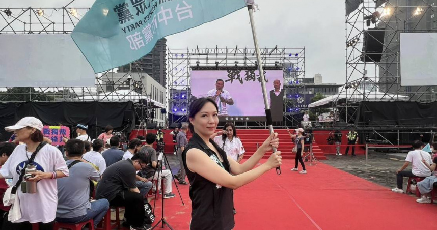 有意參選台中市北屯區市議員的陳諭韋證實，已向民眾黨遞交退黨聲明，未來將以無黨籍身分投入2026年選戰。（圖／翻攝自陳諭韋臉書）