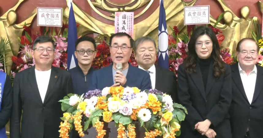 李四川誓言今年將與與所有黨籍與友好議員一起往前衝，共同打贏這場選戰。（圖／截自中天電視直播）