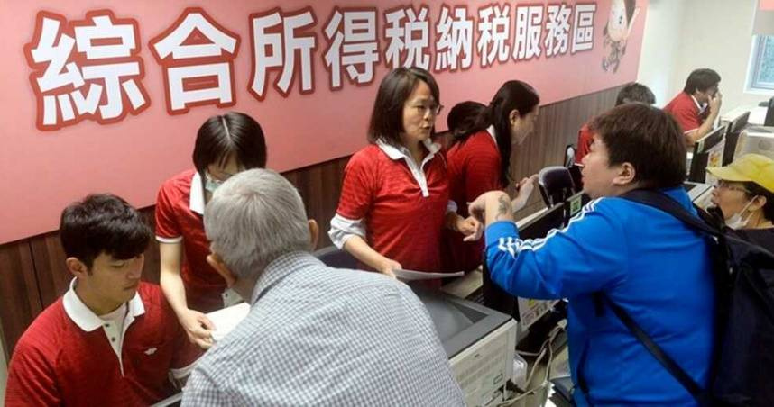 114年度綜合所得稅退稅作業即將展開，今年退稅總額達635億元、創歷史次高，符合資格的336萬戶民眾最快7月31日即可收到退稅款。（圖／報系資料照）