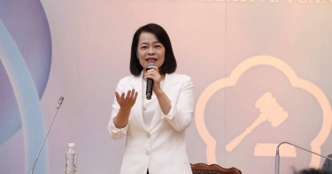 許宇甄直言，政府若真心要讓全民共享，至少就應該朝普發2萬元來規劃。 （圖／翻攝自許宇甄臉書）