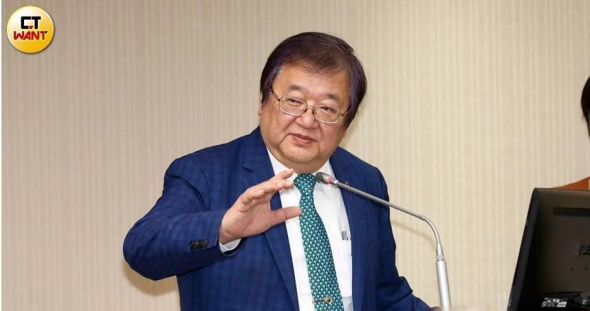 監察委員被提名人邱泰源，針對苯駢芘健康風險表示，不能認為「多喝水就沒事」，任何可能影響人體健康的物質都不應讓民眾食用。（圖／方萬民攝）