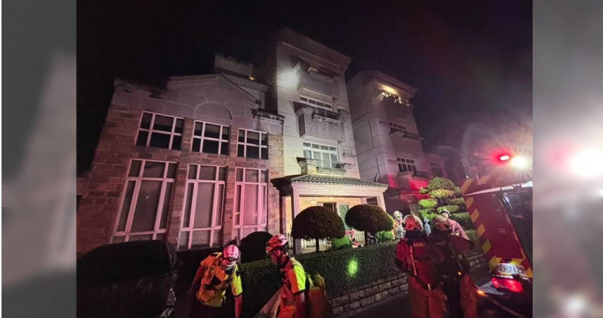 竹市透天厝凌晨大火！警消救出11人　3人吸入濃煙不適送醫