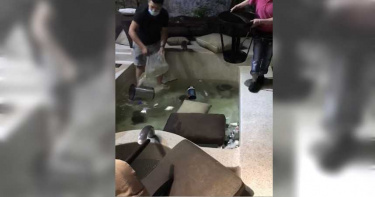 汽車旅館開趴嗨翻 沙發桌子垃圾桶全丟浴池 業者傻:像被轟炸過