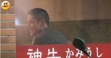 嗑燒肉秀肌肉 吳怡農男神微服出巡