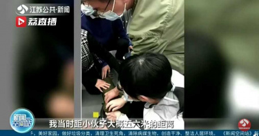 命大!男搭地鐵突發癲癇 車廂內「5位醫生」緊急施救