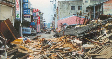 內褲大愛4/每戶我都很熟!921地震搬磚3小時救27人