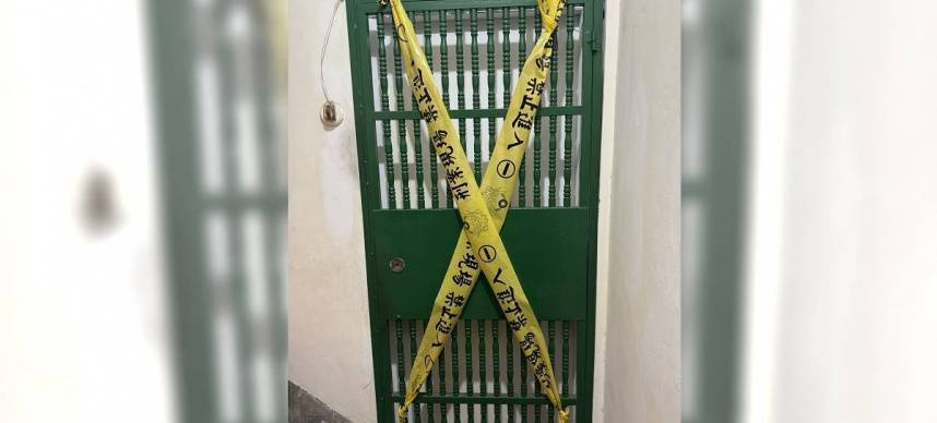 新北市蘆洲區2026年1月18日驚傳雙屍命案，67歲廖姓男子與75歲許姓妻子陳屍家中，2人身中多刀，被發現時已明顯死亡。警方目前鎖定夫妻倆的獨生子涉有重嫌，詳細案情仍待進一步釐清。